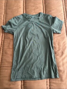 Uniqlo Olive Green Crew Neck Short Sleeve Tee